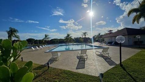 862 SW 118th Terrace Davie FL 33325