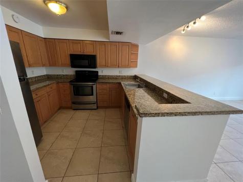 5221 Geneva Way Doral FL 33166