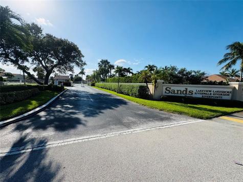 3216 S Lakeview Circle Fort Pierce FL 34949