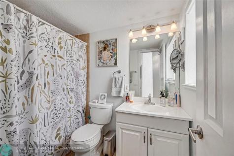 2715 NE 49th Street Fort Lauderdale FL 33308