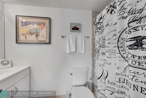 2715 NE 49th Street Fort Lauderdale FL 33308