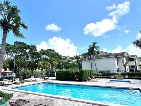 640 Cypress Club Way Deerfield Beach FL 33064