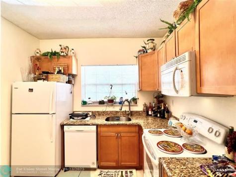 640 Cypress Club Way Deerfield Beach FL 33064