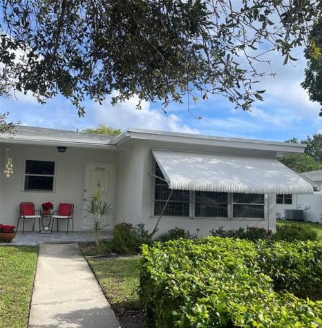 7228 W Oakridge Circle Lake Worth FL 33462