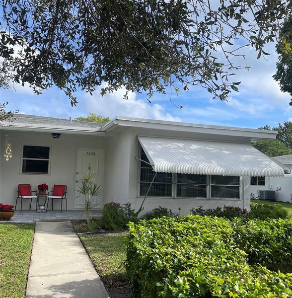 7228 W Oakridge Circle Lake Worth FL 33462