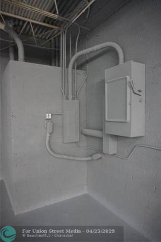 1042 NE 44th Street Oakland Park FL 33334