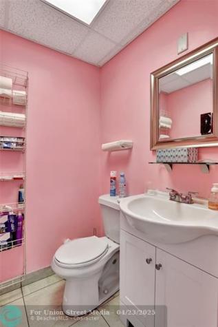 311 NE 44th Street Oakland Park FL 33334