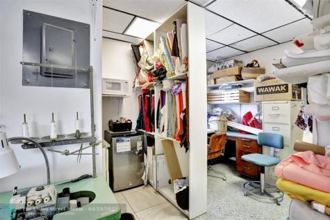 311 NE 44th Street Oakland Park FL 33334