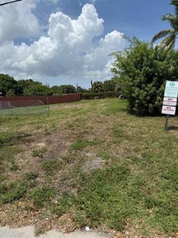 325 NW 4th Street Pompano Beach FL 33060