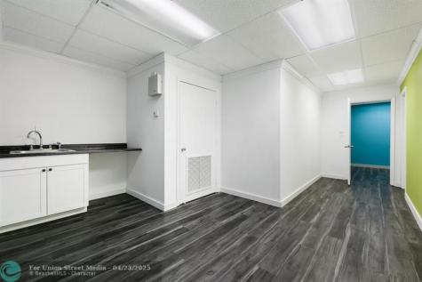 2817 E Oakland Park Boulevard Fort Lauderdale FL 33306