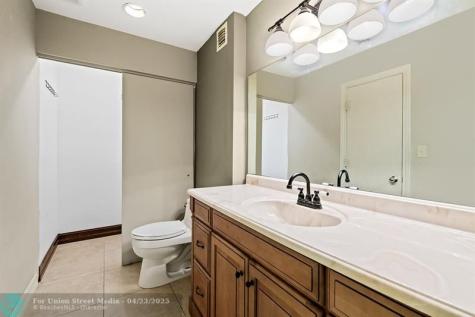 2817 E Oakland Park Boulevard Fort Lauderdale FL 33306