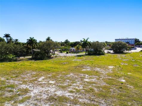 3900 NW 37th Street Lauderdale Lakes FL 33309