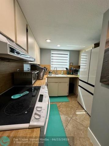 2201 N Surf Road Hollywood FL 33019