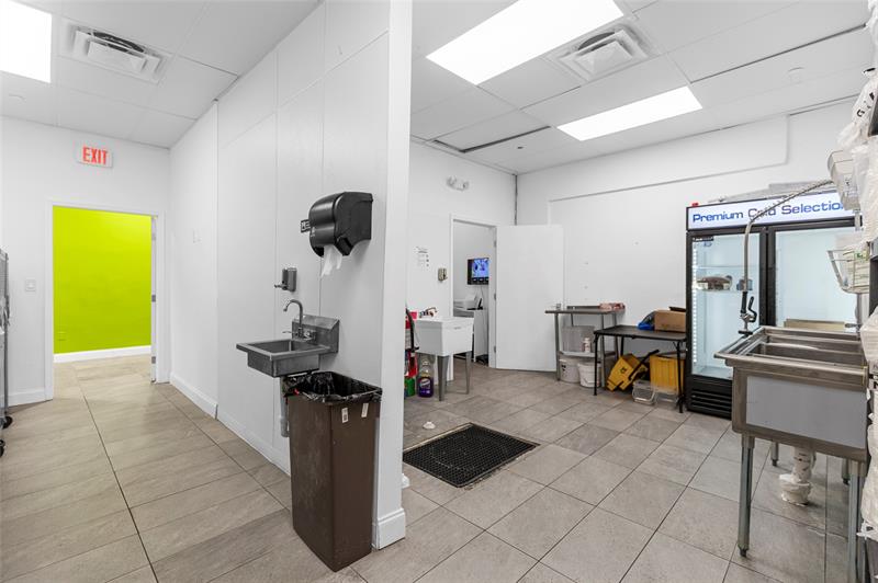 518 N Pine Island Road Plantation FL 33324