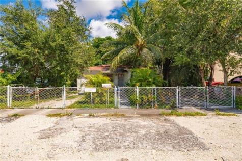 2621 NW 32nd Street Miami FL 33142