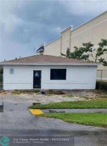 2859 Drive Martin Luther King Jr Boulevard Pompano Beach FL 33069