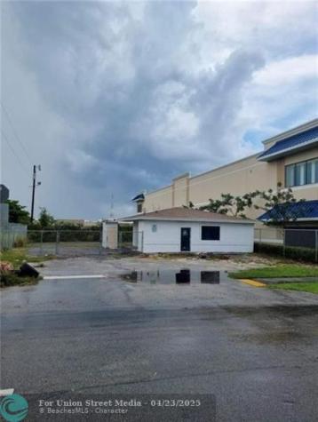 2859 Drive Martin Luther King Jr Boulevard Pompano Beach FL 33069