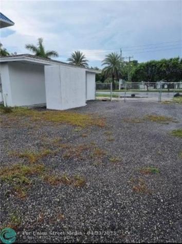 2859 Drive Martin Luther King Jr Boulevard Pompano Beach FL 33069