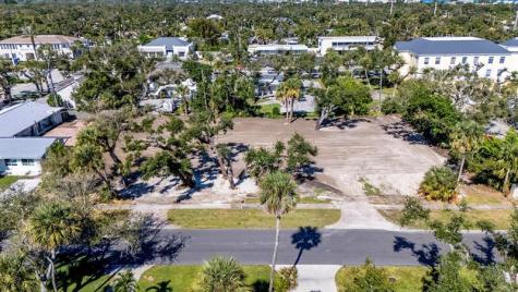 641 Azalea Vero Beach FL 32963