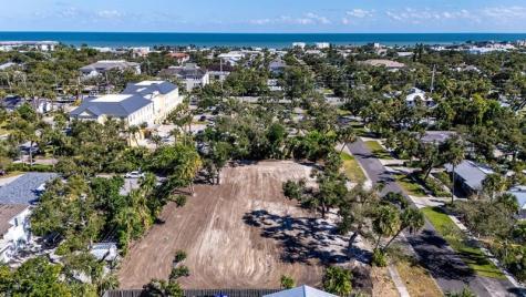 641 Azalea Vero Beach FL 32963