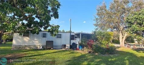 3321 SE 38th Avenue Okeechobee FL 34974