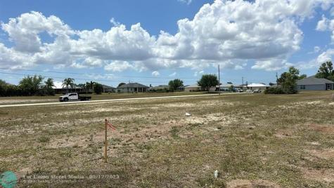 537 NW 15 Terrace Cape Coral FL 33993