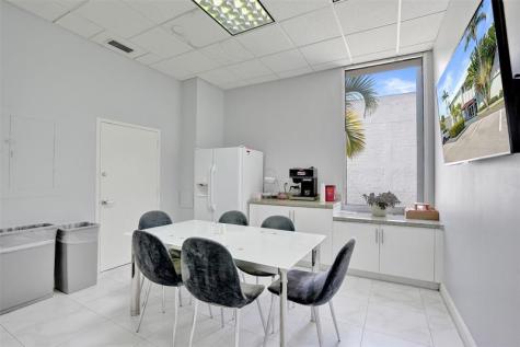 1520 E Sunrise Fort Lauderdale FL 33304