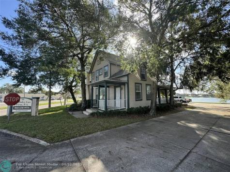 33 W Highway 60 Lake Wales FL 33853