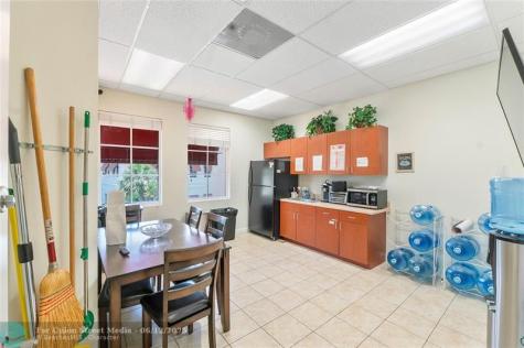 5571 N University Drive Coral Springs FL 33067