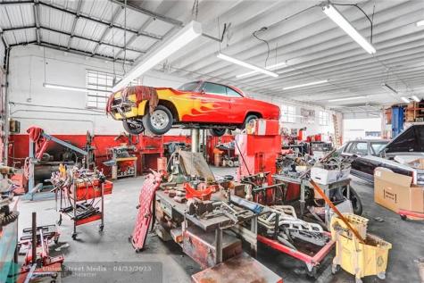 1040 NE 44th Street Oakland Park FL 33334