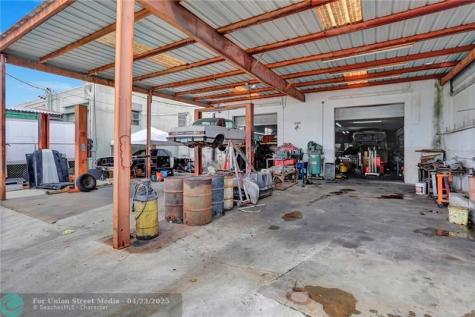 1040 NE 44th Street Oakland Park FL 33334