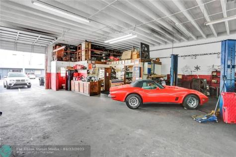 1040 NE 44th Street Oakland Park FL 33334