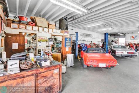 1040 NE 44th Street Oakland Park FL 33334