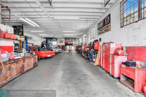 1040 NE 44th Street Oakland Park FL 33334