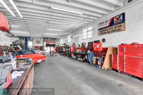 1040 NE 44th Street Oakland Park FL 33334