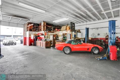 1040 NE 44th Street Oakland Park FL 33334