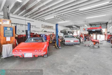 1040 NE 44th Street Oakland Park FL 33334