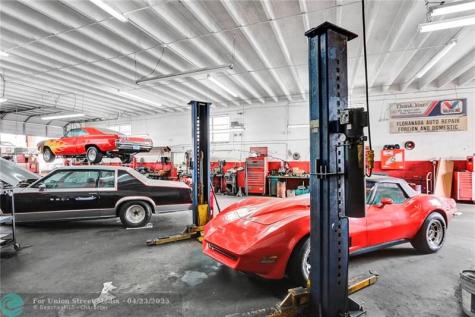 1040 NE 44th Street Oakland Park FL 33334