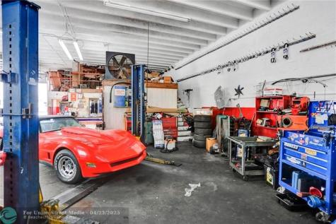 1040 NE 44th Street Oakland Park FL 33334