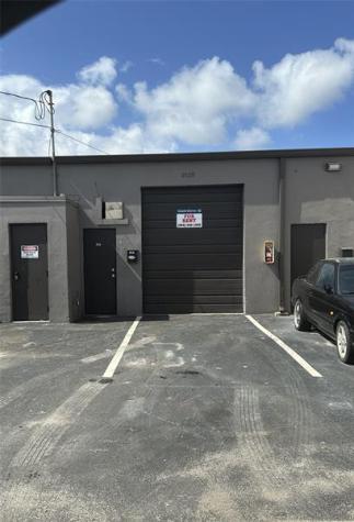 822 NW 45th Street Oakland Park FL 33309