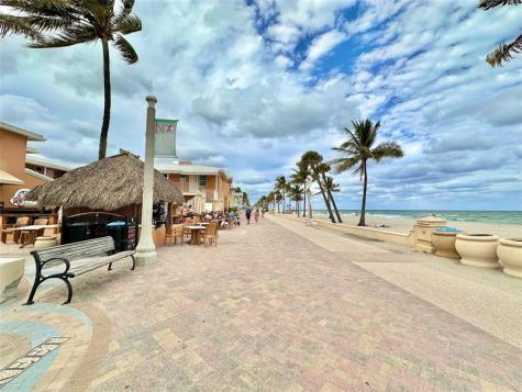 2212 N Surf Road Hollywood FL 33019