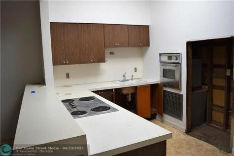 2 W Main Street Avon Park FL 33825