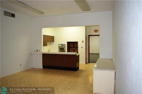 2 W Main Street Avon Park FL 33825