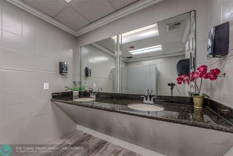 2425 NE 50th Street Fort Lauderdale FL 33308