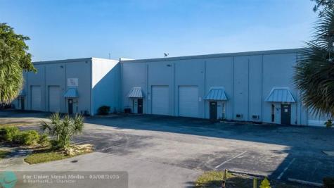 2910 NW 28th Street Oakland Park FL 33311