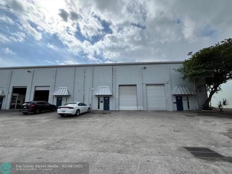 2910 NW 28th Street Oakland Park FL 33311