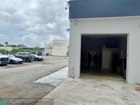 5098 NW 37 Avenue Tamarac FL 33309