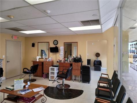 Road 7 Lauderdale Lakes FL 33319