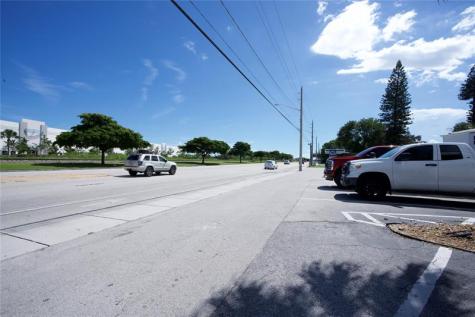 4581 N Dixie Highway Deerfield Beach FL 33064