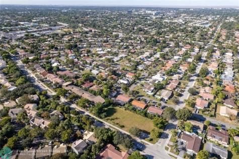 3990 Woodside Drive Coral Springs FL 33065